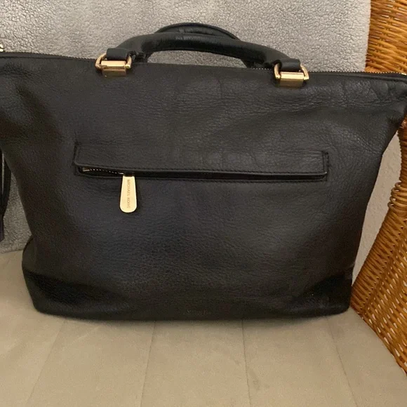 Vince Camino very soft black leather handbag. - Picture 2 of 14